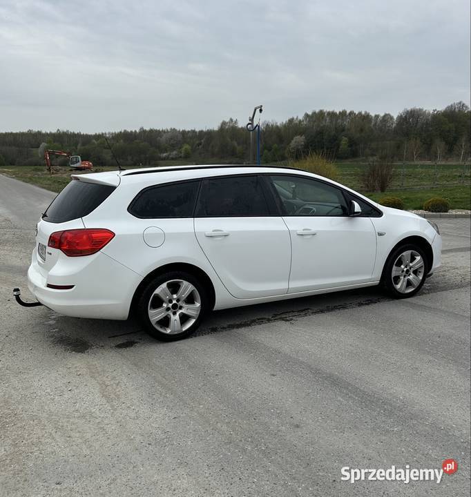 Opel Astra J 17 diesel 2011r Strzegocice