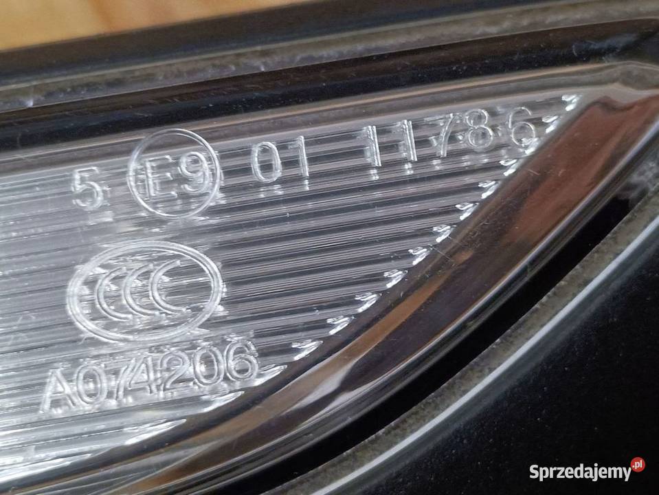 VW T6 Kierunkowskaz na Błotnik Prawy 7E0949102D osobowe