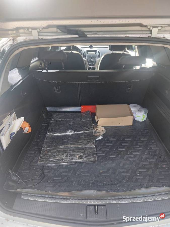 Opel Astra J 2011 14 turbo kombi 1400cm3