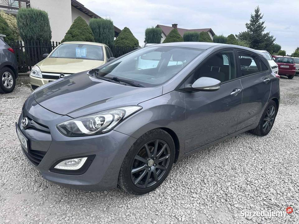 Hyundai i30 2013 Nawigacja Kamera aluminiowe felgi Ładna sprzedam