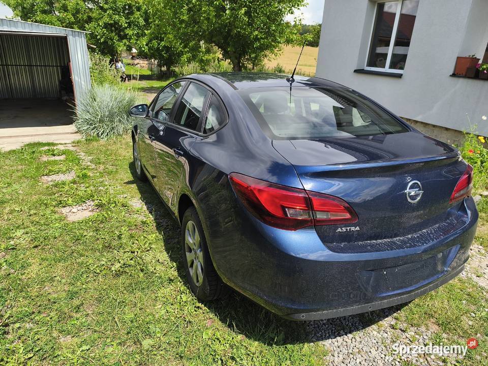 Sprzedam Opel Astra j sedan 1600cm3 Astra Chełm