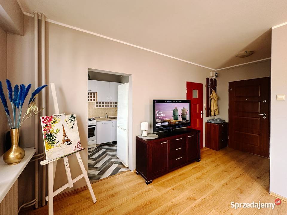 Kawalerka 37 m z balkonem 1 piętro winda sieć Koszalin sprzedam