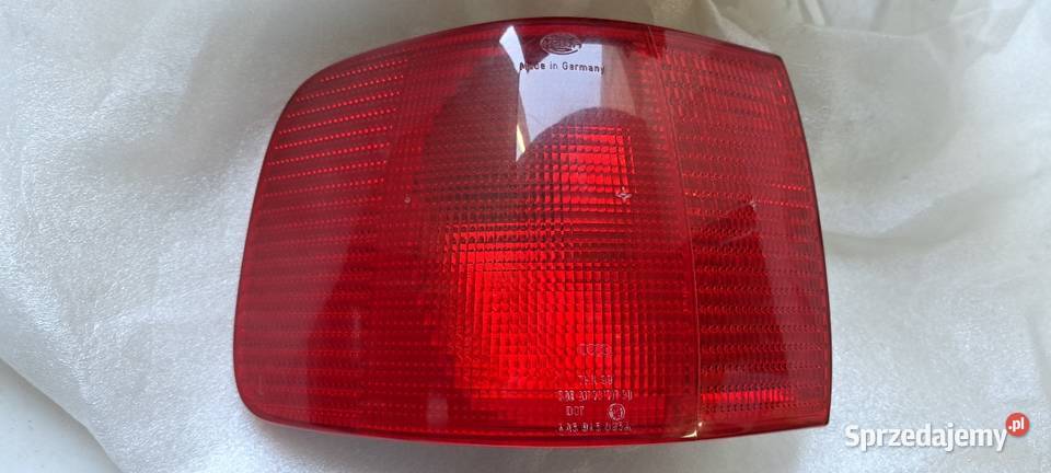 Lampa tylna narożna lewa USA czerwona Audi 100 pomorskie Luzino