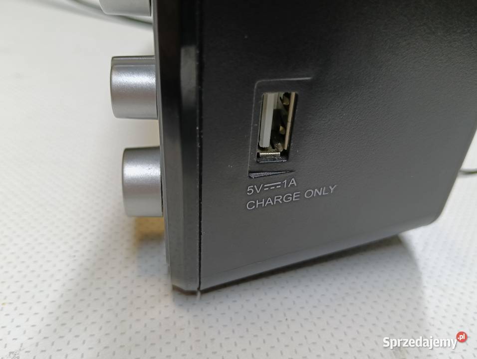 budzik cyfrowy z radiem AMFM Pozostałe sprzedam