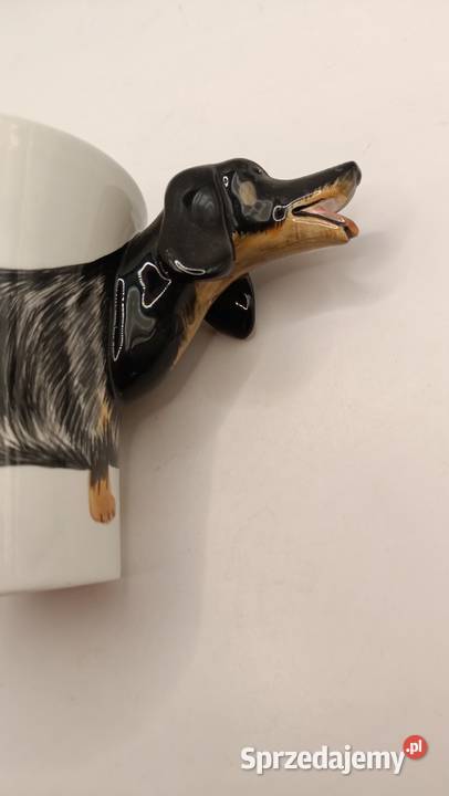 Figurka kubek pies jamnik w budzie Zamość