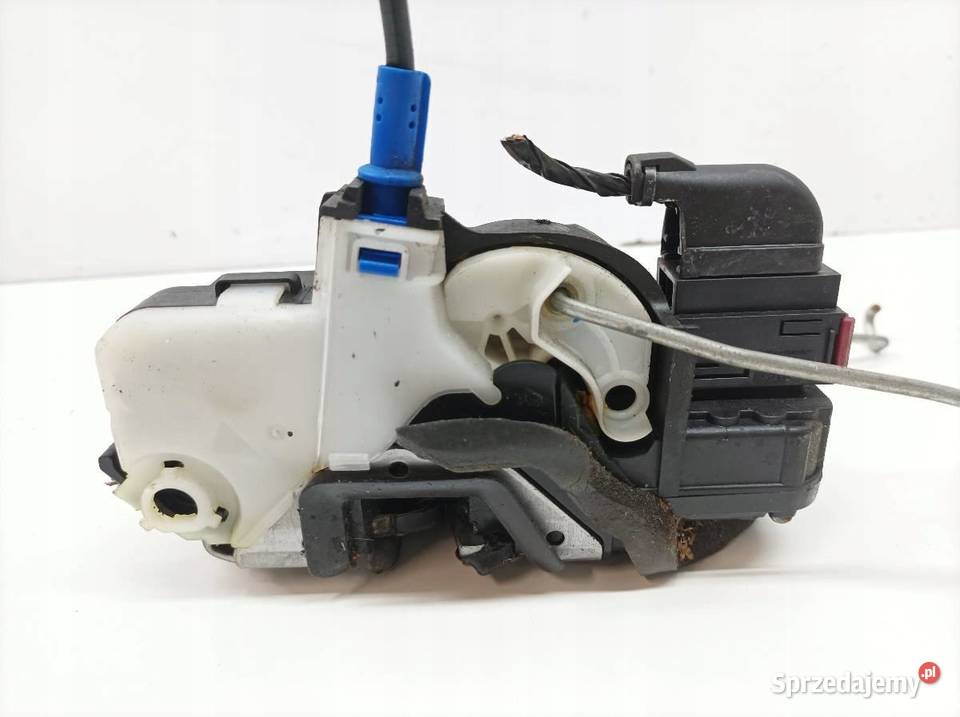 ZAMEK DRZWI PRAWY PRZÓD EU 13579523 Opel Astra sprzedam