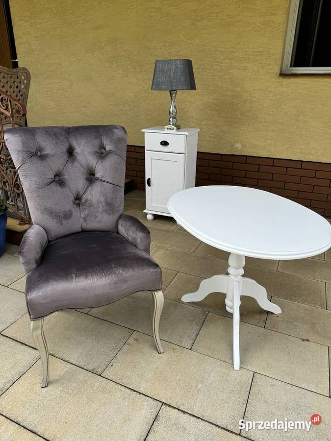 Stolik owalny biały na jednej nodze kawowy Sulbiny