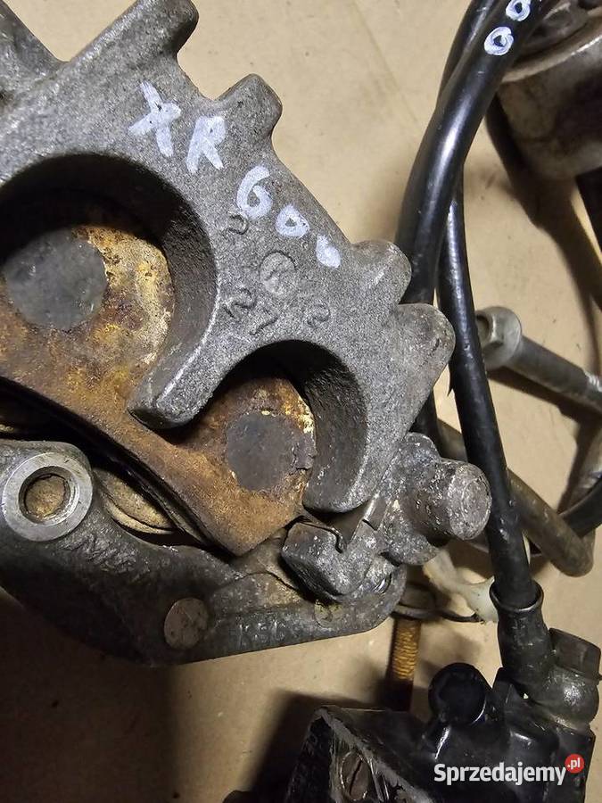 Honda XR 600 zacisk hamulca hamulcowy przód