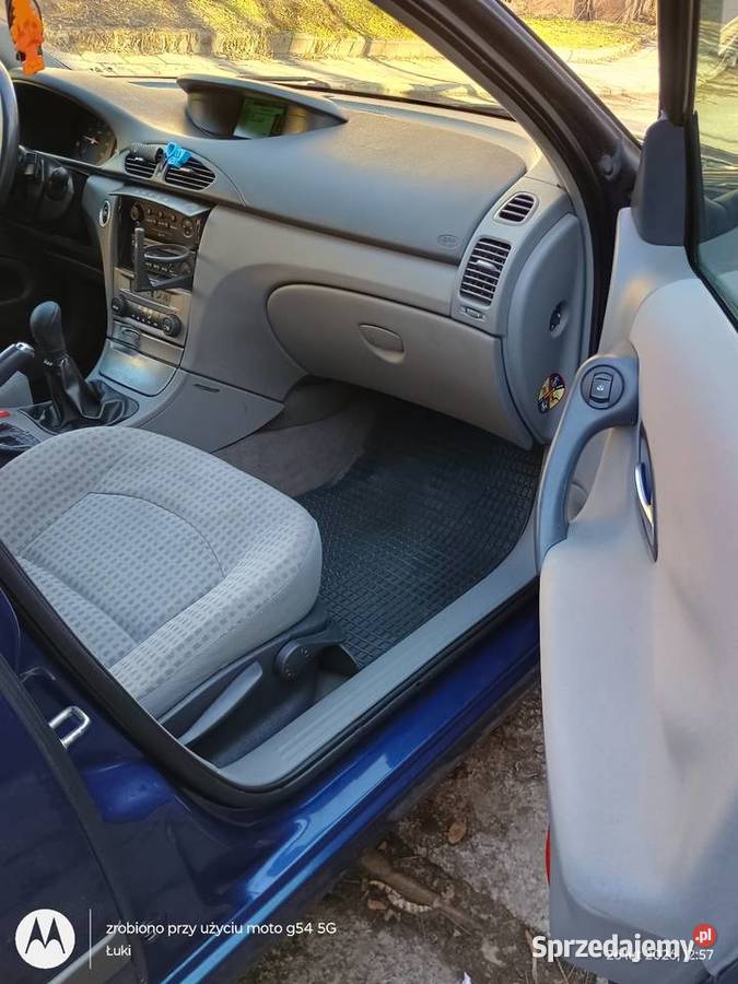 Zadbana i uszanowana Renault Laguna z niebieski