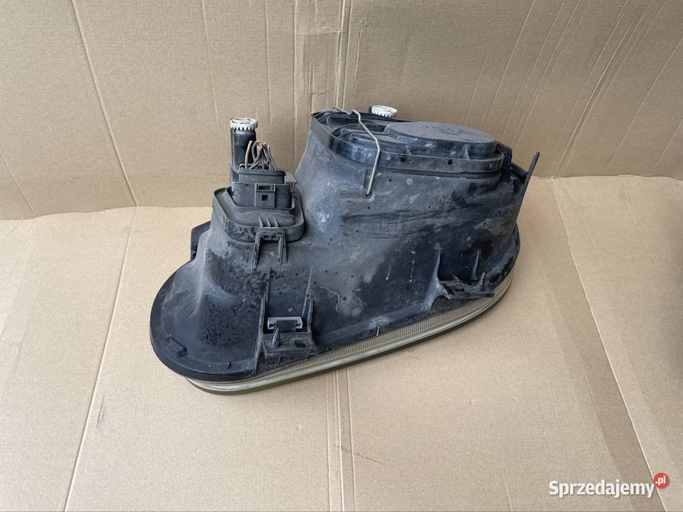 Reflektor lampa przód prawa lewa volkswagen golf Rok produkcji 2002 sprzedam