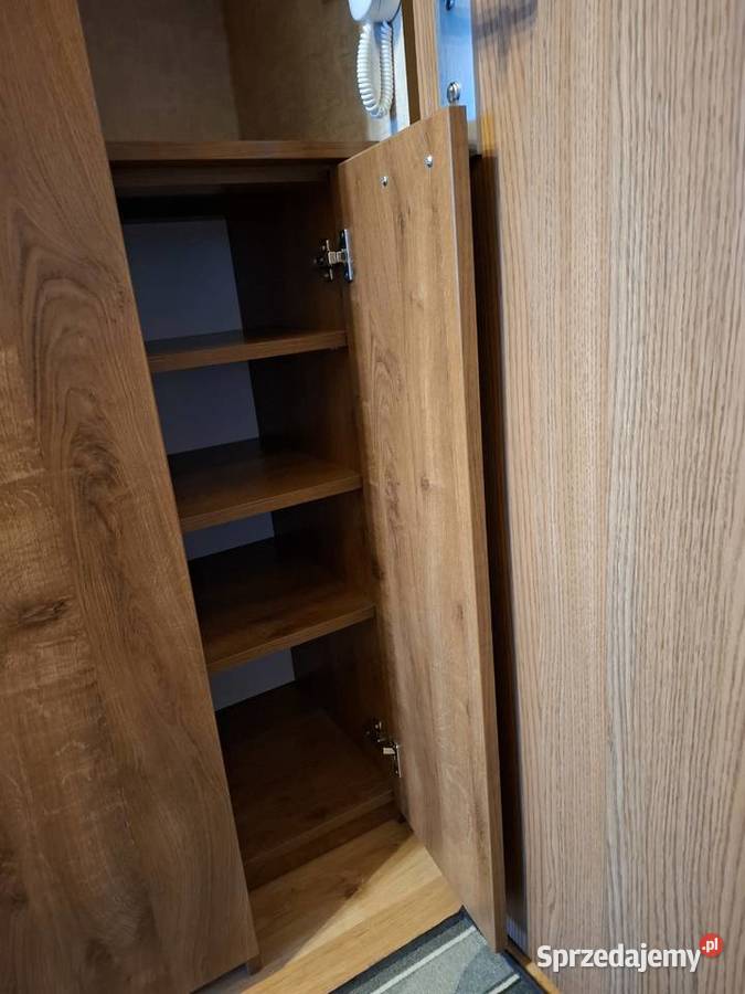 Szafa z oświetleniem
