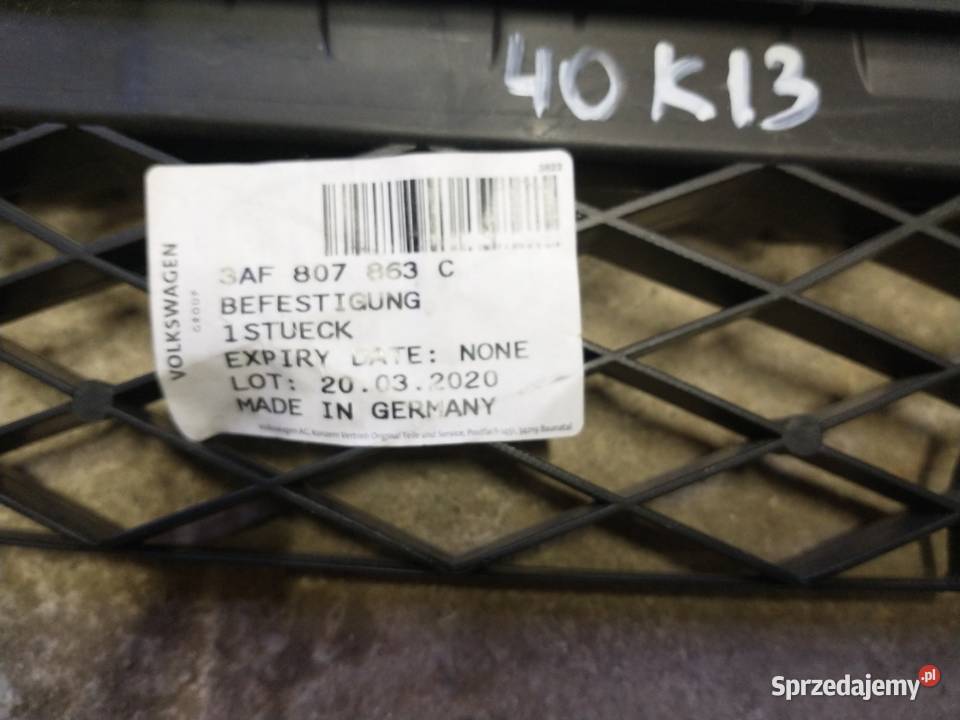 Ślizg środkowy zderzaka tył VW Passat B7 Kombi Nowy Sącz sprzedam