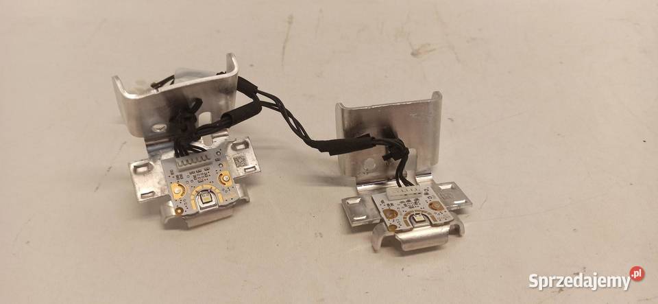 CUPRA FORMENTOR LED LAMPY PRAWY PRZÓD B22039038