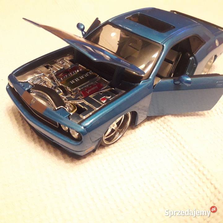 Dodge Challenger SRT Hemi Maisto model 124