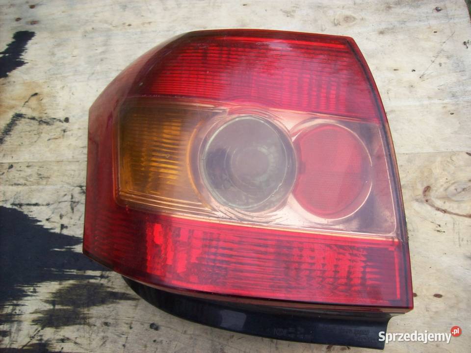 Corolla E12 HTB Lampa lewy tyl tylna lewa Rok produkcji 2006 mazowieckie Mińsk Mazowiecki