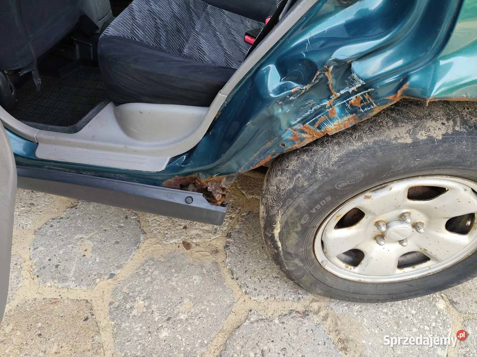 Posiadam na sprzedaż Subaru Forester SF 4x4 uszkodzony łódzkie