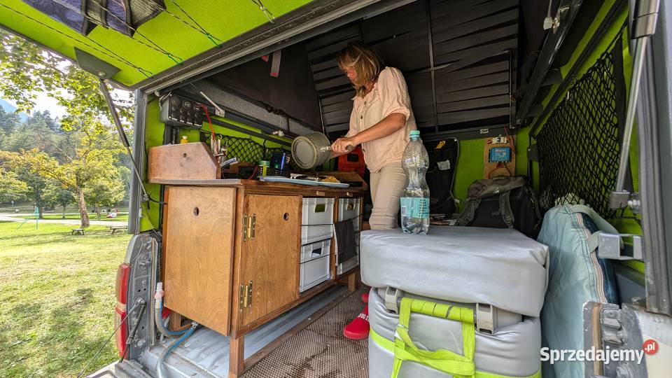 Zabudowa camperowa na pickupa Hilux o wym wew