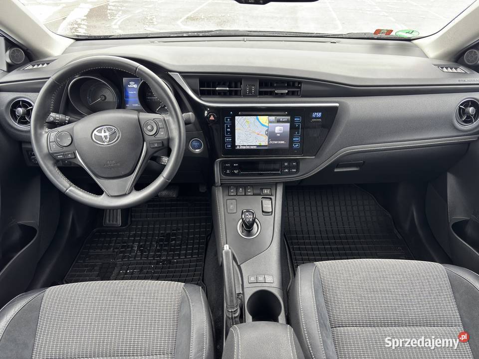Auris Hybryda 2017r nowa 51 ASO Toyota pełne 51004km Stalowa Wola sprzedam
