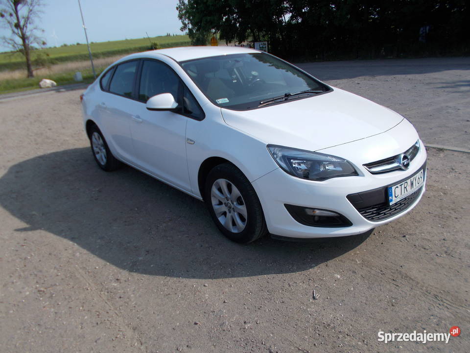 Opel Astra j sedan Salon Polska 2018 biały hak kujawsko-pomorskie Pigża