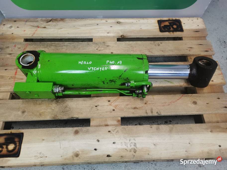 Cylinder hydrauliczny poziomowania łyżki Merlo P Wilkowo