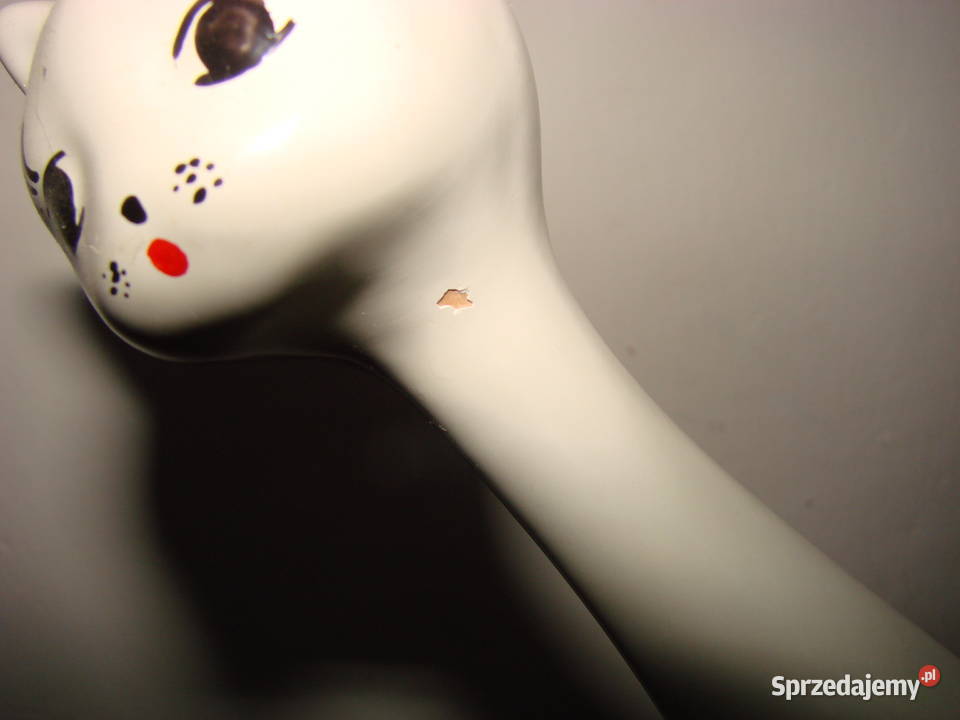 Biała kotka ceramiczna figurka