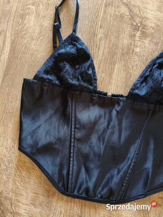 Czarny top gorsetowy na ramiączkach Hajnówka