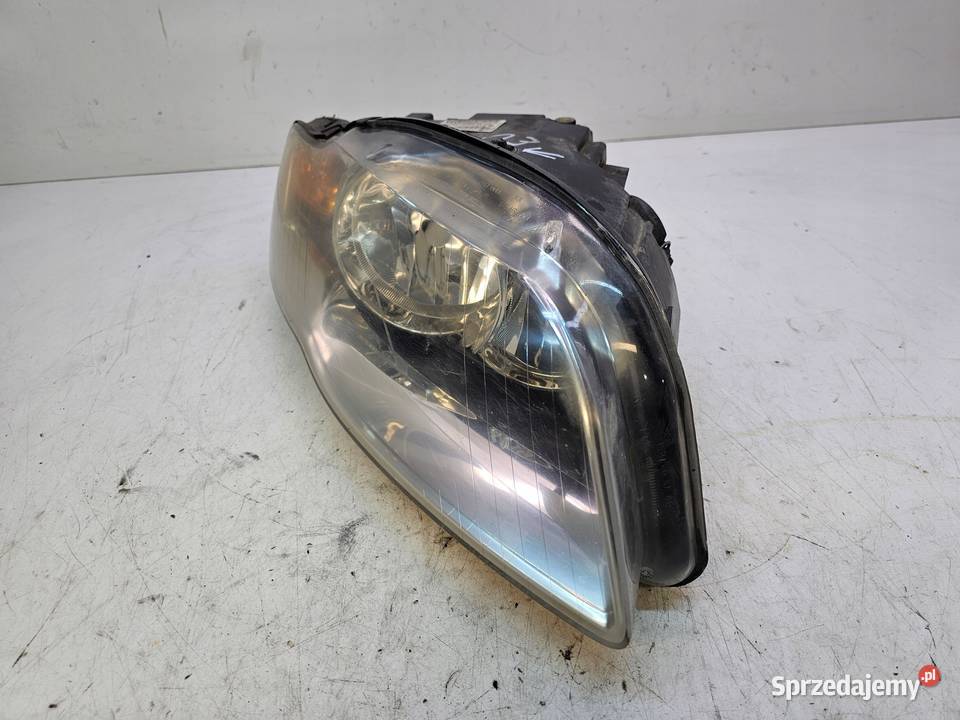 REFLEKTOR PRAWY AUDI A4 B7 8E0941004AJ EUROPA osobowe Przystajń