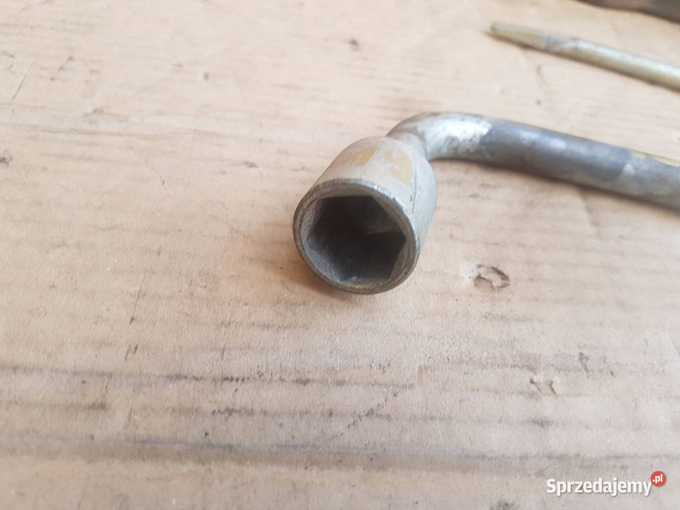 Suzuki Ignis FH SPORT zestaw lewarek klucz 19mm