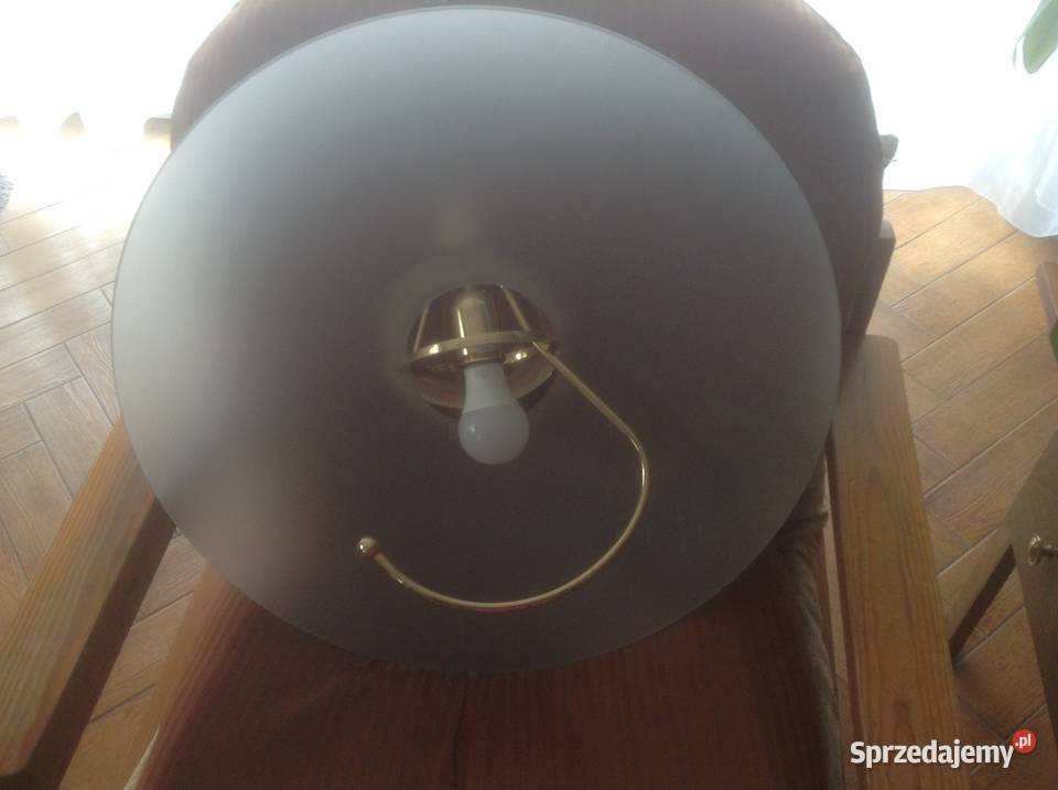Lampa sufitowa ze szklanym kloszem i regulowaną Opole