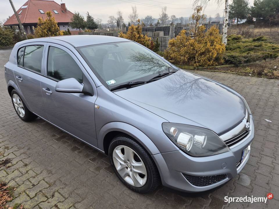 Opel Astra 14 2010 ECOTEC 5Dzwiowy Salon