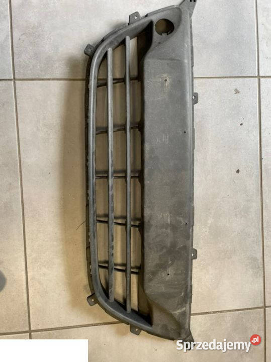 Hyundai i20 kratka zderzaka przód Karoseria lubelskie Kozubszczyzna sprzedam