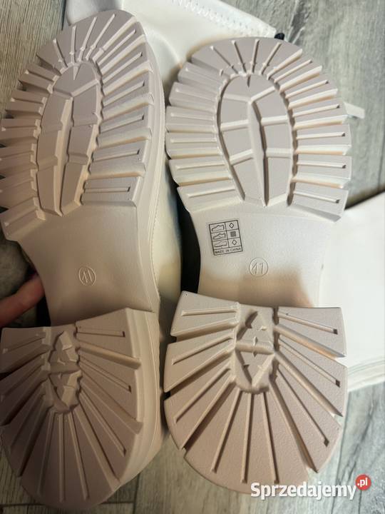 4041 Traperowe kozaki na platformie na szeroką Kraków