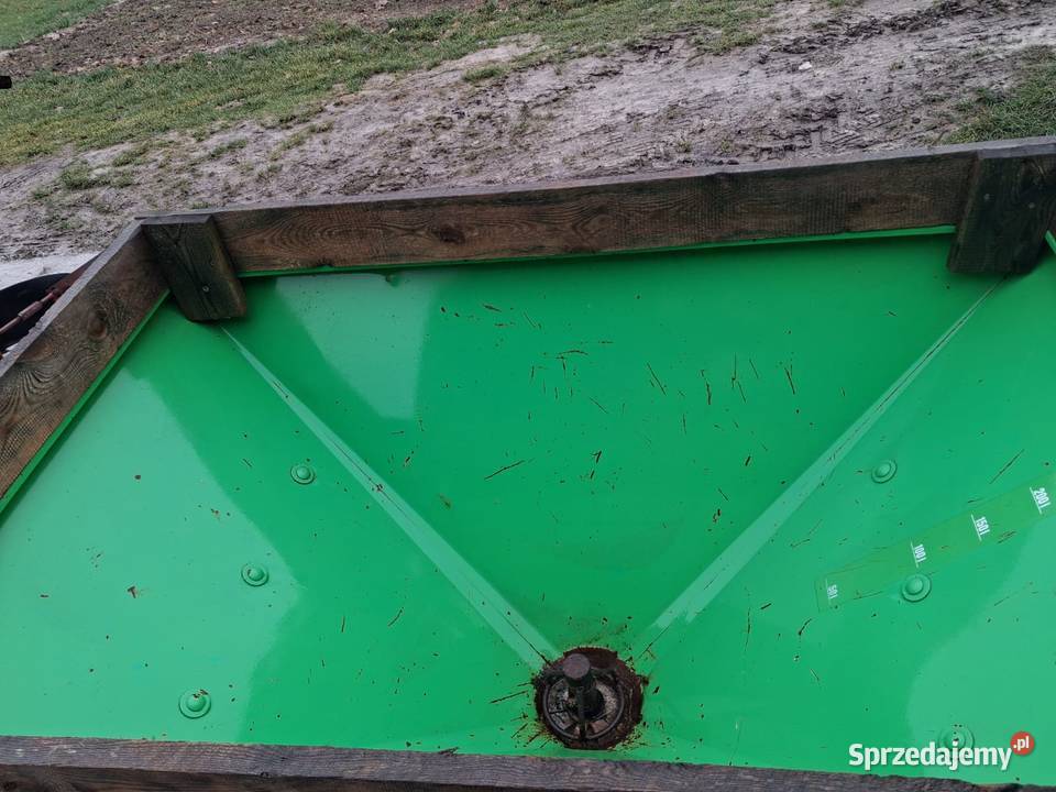 ROZSIEWACZE NAWOZU nieuszkodzony Sułoszowa
