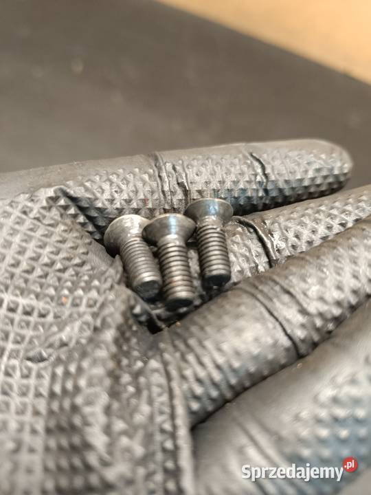 Śruba śrubka śrubki mocowanie podstawa części Gołaczewy sprzedam