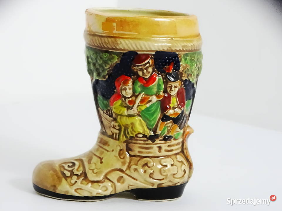 Figurka ceramiczna scena ludowa w formie buta 13