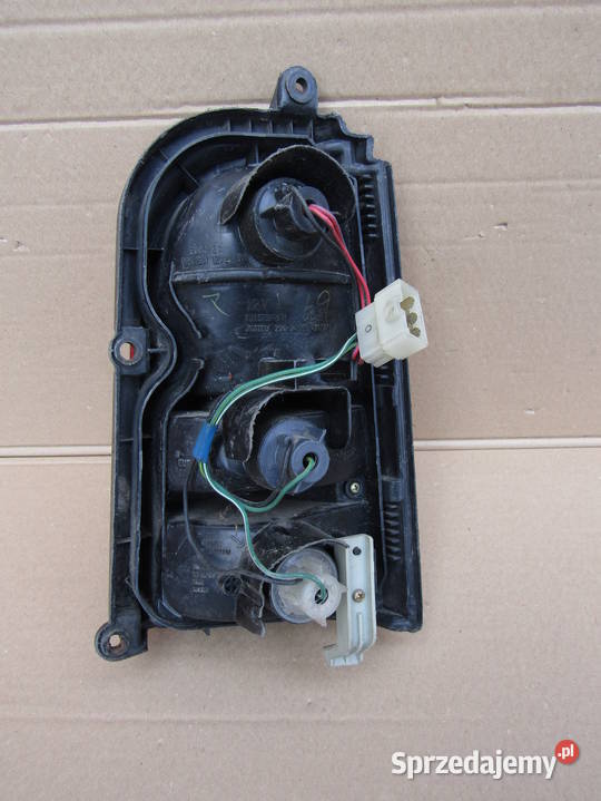 LAMPA TYLNA LEWA NISSAN SUNNY KOMBI 22024555 łódzkie Mysłaków sprzedam