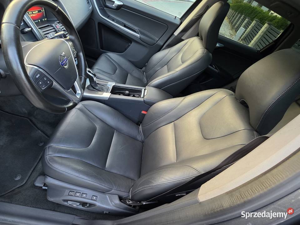 Volvo xc60 24D5 4x4automat opłacony Szwajcar czujnik deszczu