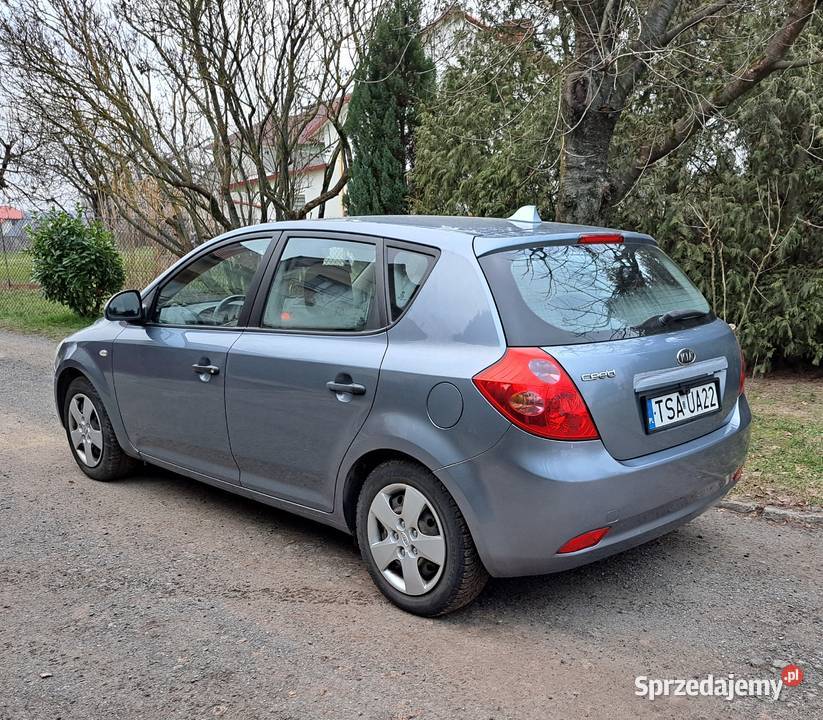 KIA CEED 14 benzyna 2 komplety kół bez korozji Motoryzacja Sandomierz sprzedam