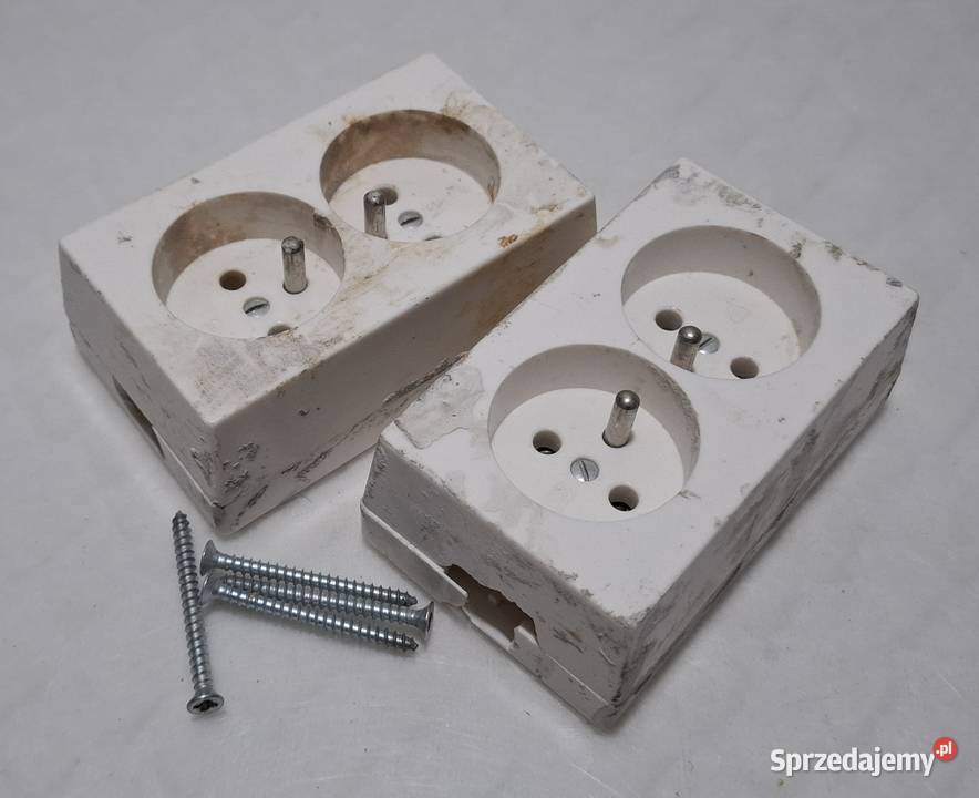 Gniazdko podwójne nadtynkowe z uziemieniem Gniazda Czeladź sprzedam