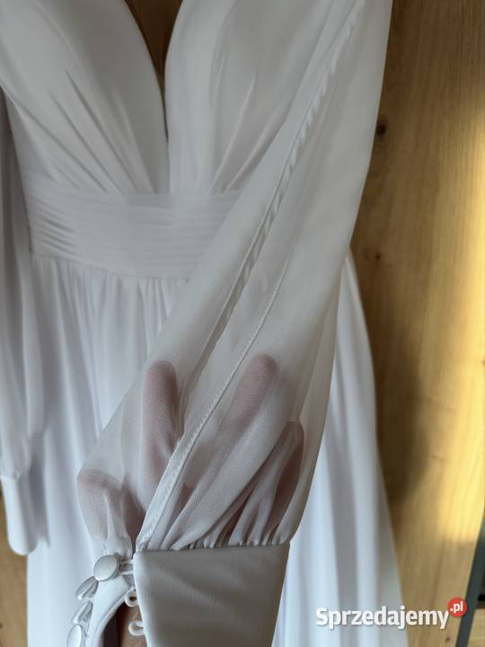 Piękna suknia ślubna biały