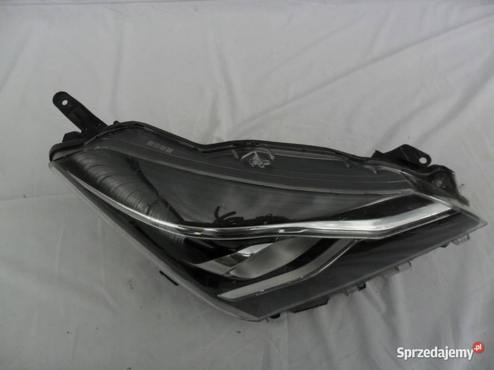 Toyota Yaris III 3 reflektor prawy przedni lampa wielkopolskie Nowy Tomyśl