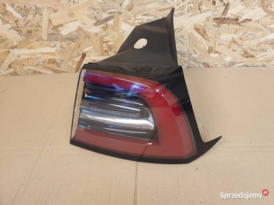 TESLA MODEL 3 LAMPA PRAWA TYLNA PRAWY TYŁ lampy tylne Międzychód sprzedam