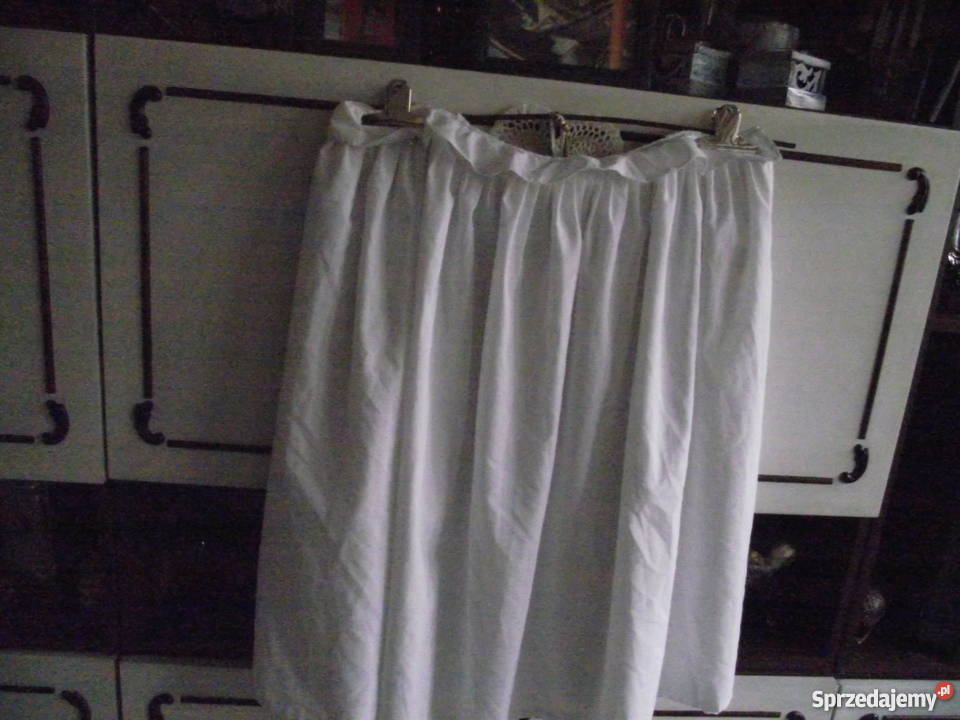 DWIE FIRANY Z BIAŁEGO NATURALNEGO BATYSTU Z biały Piła