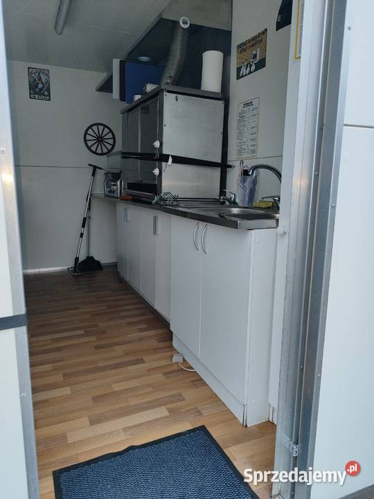 Przyczepa gastronomiczna Food Truckz odbiorem Wrocław