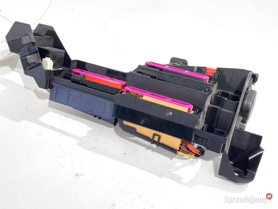 SKRZYNKA BEZPIECZNIKÓW AUDI A4 B9 8W0971845AH osobowe Skrzynki bezpieczników sprzedam