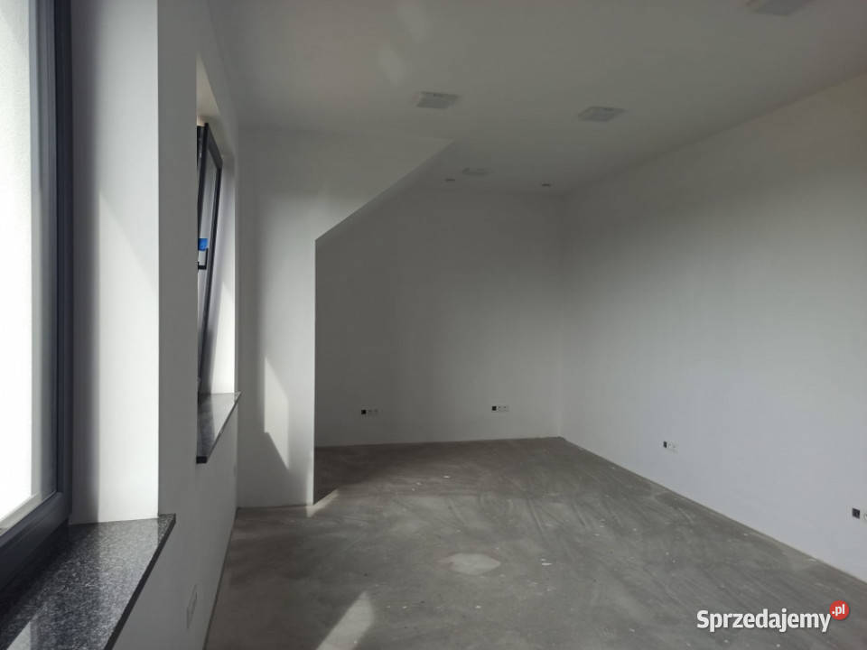 119 m z własnym wejściem i witryną 3 miejsca 119m2
