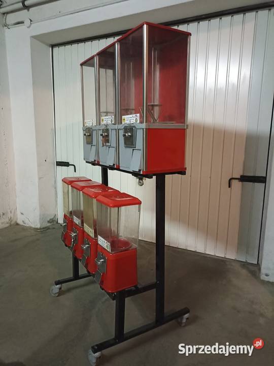 Automat sprzedający zabawki pamiątki w kapsułach Kołobrzeg