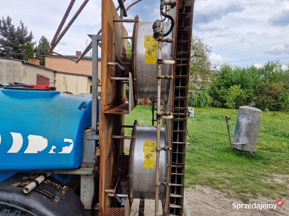 opryskiwacz sadowniczy CLM 1500 litrów kolumna Zelów