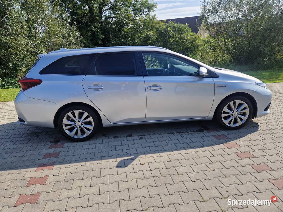 Toyota Auris II 2018r Full Wersja 18Hybrid 1798cm3 Tarnów sprzedam