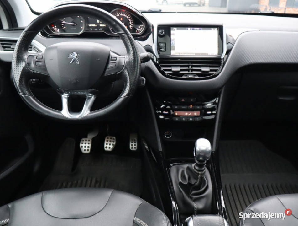 Peugeot 2008 16 BlueHDi światła przeciwmgielne